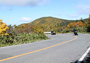 蔵王エコーライン（後方：中丸山）